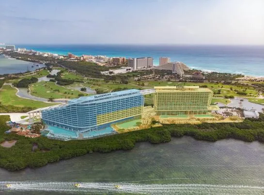 Sea-Front Apartment in Cancún with Panoramic Views and Direct Beach Access