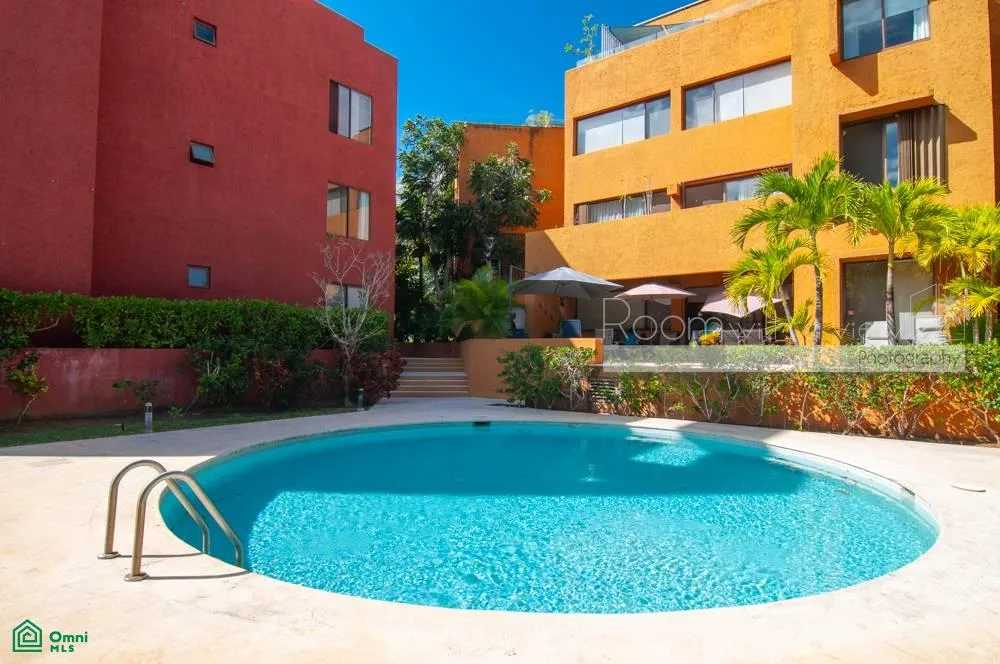 Dual-Apartment Condominium with One- and Two-Bedroom Units in Playacar Phase II