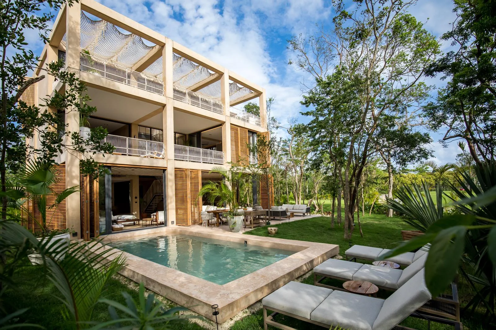 Luxury 4-5 Bedroom Villas with Golf Course Views and Private Beach Access in Playa del Carmen