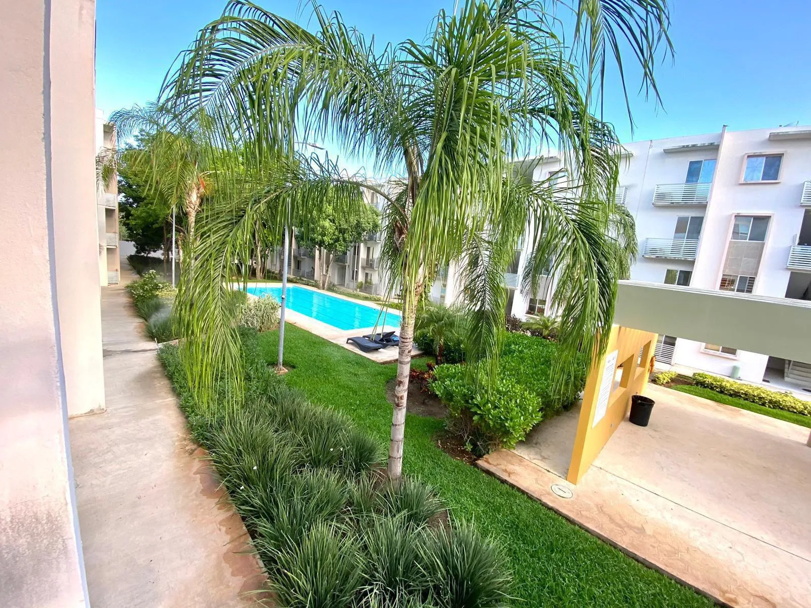 Upper-Floor Two-Bedroom Apartment with Pool View in Jardines 4, Cancún