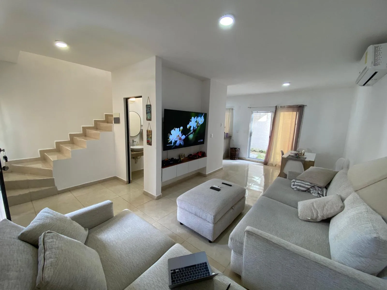 Three-Bedroom Home in Secure Gated Community with Pool and Tennis Courts, Cancún