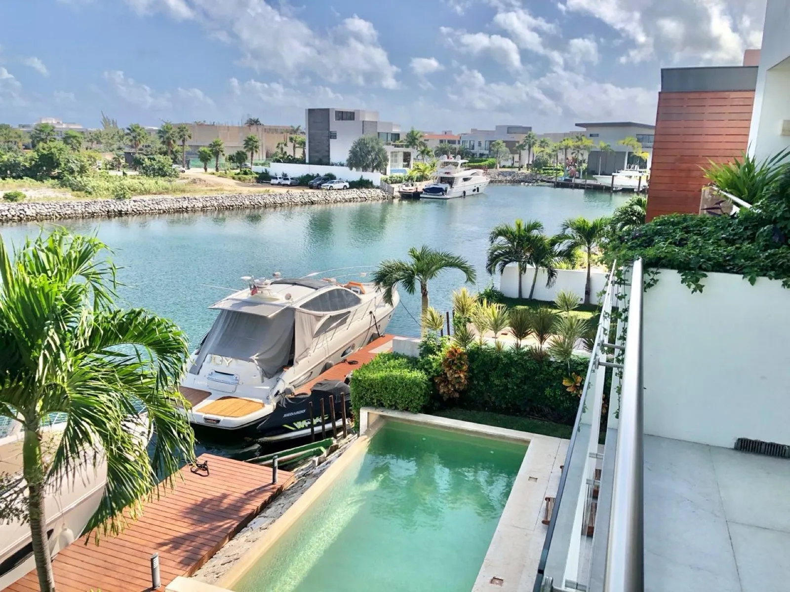 4-Bedroom House with Private Dock and Rooftop in Puerto Cancún