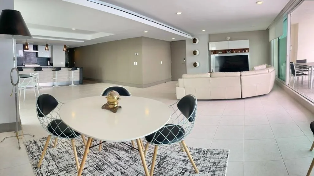 3-Bedroom Apartment with Unique Refrigeration System and Oceanfront Pools in Zona Hotelera, Cancún