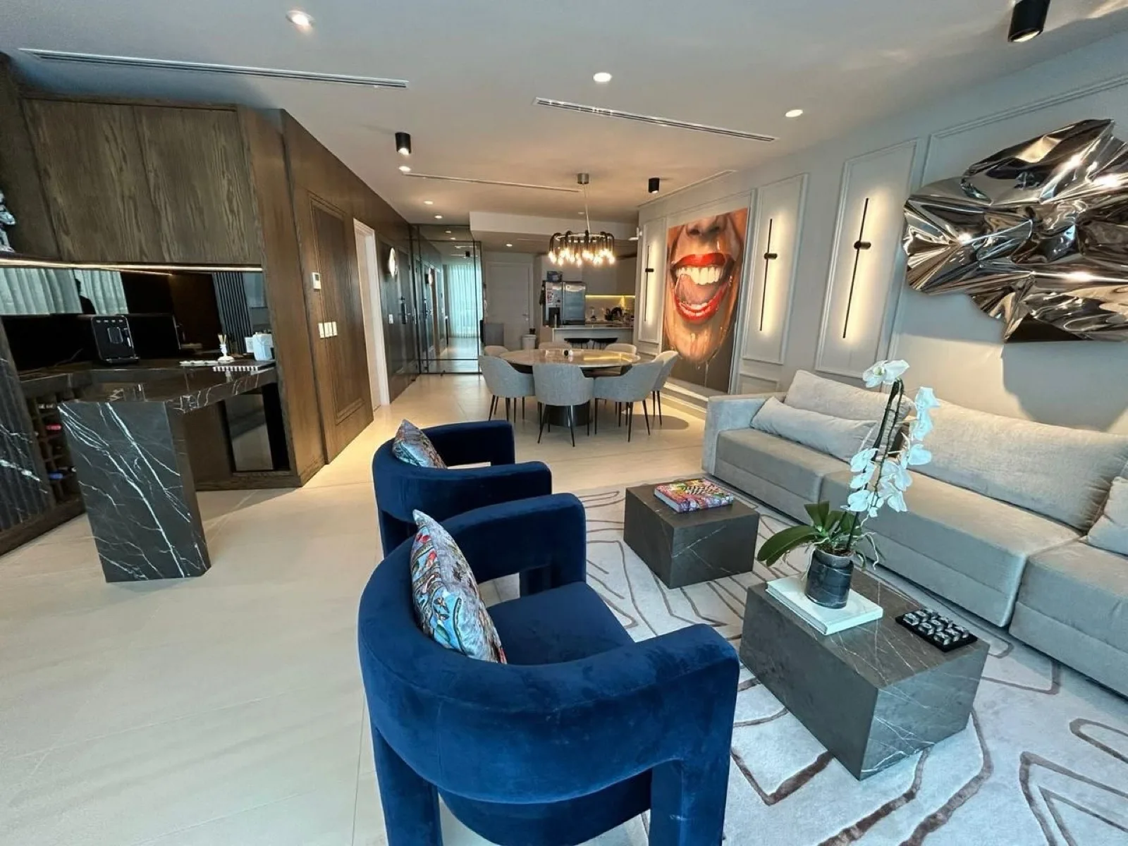 Three-Bedroom Apartment with Sea View and Premium Amenities in SLS Marina