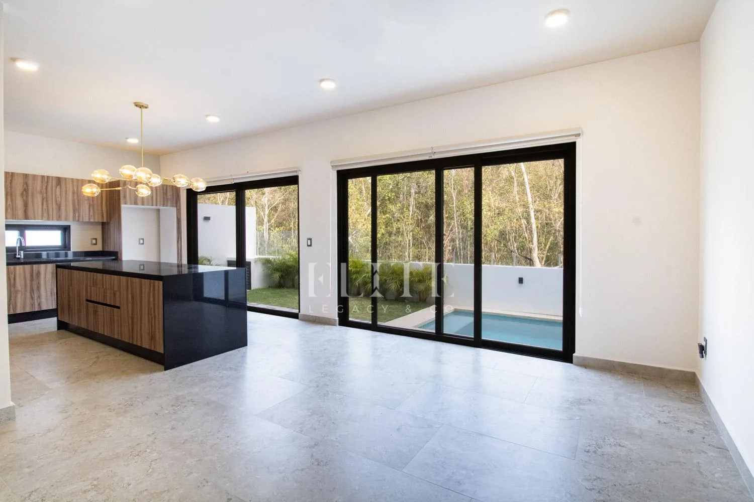 4-Bedroom Modern House with Private Jacuzzi Pool and Double-Height Living Room in Vía Cumbres, Cancún