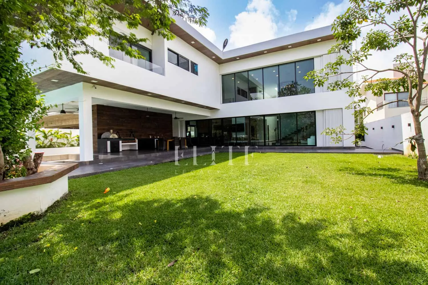 5-Bedroom Luxury Residence with Lake Views and Solar Panels in Residencial Lagos del Sol, Cancun