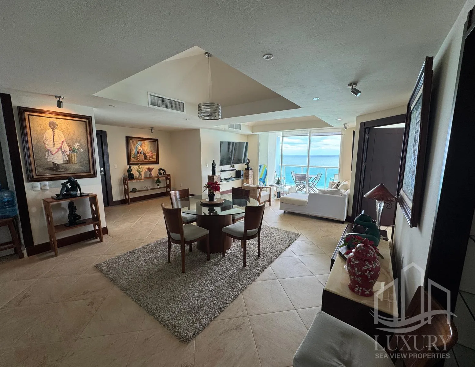 Luxury 3-Bedroom Oceanfront Apartment with Infinity Pools & Tennis Court in Premier Hotel Zone