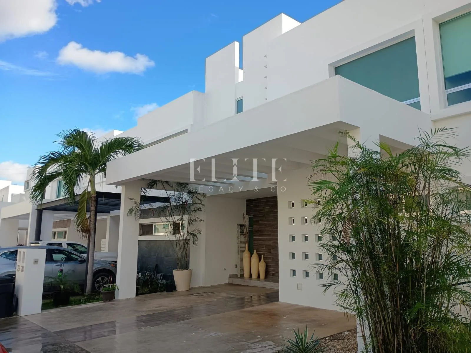 3-Bedroom Home in Secure Cancún Community on Huayacán Avenue with Recreational Amenities