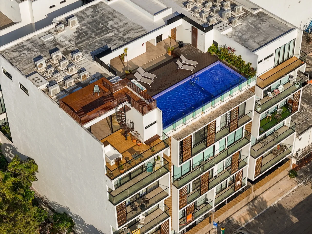 Spacious 3-Bedroom Penthouse with Rooftop Jacuzzi and Lock-Off Suite in Playa del Carmen