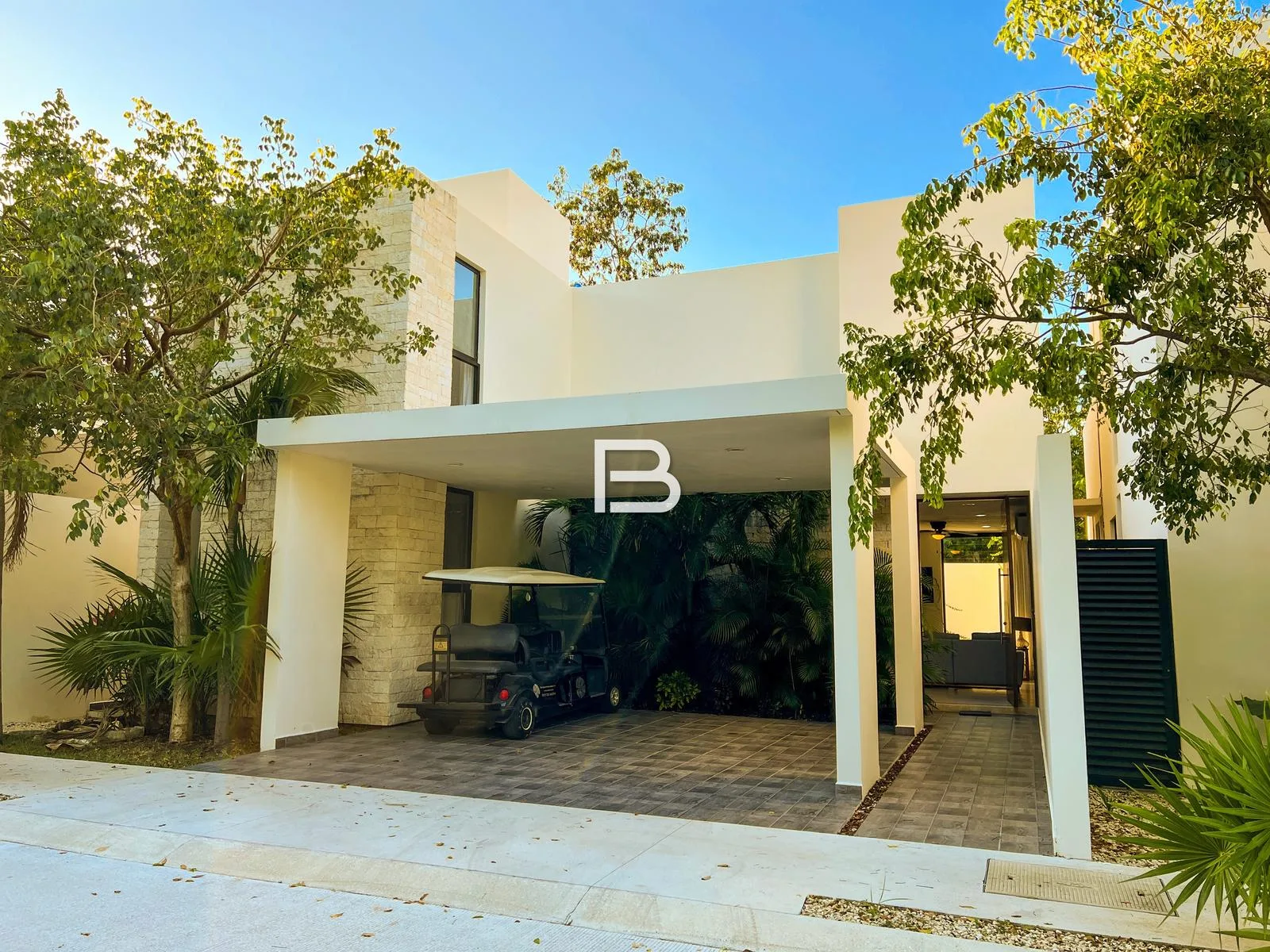 3 and 4 Bedroom Residential Homes in Cancún's High-Growth Area with Pool and Gym