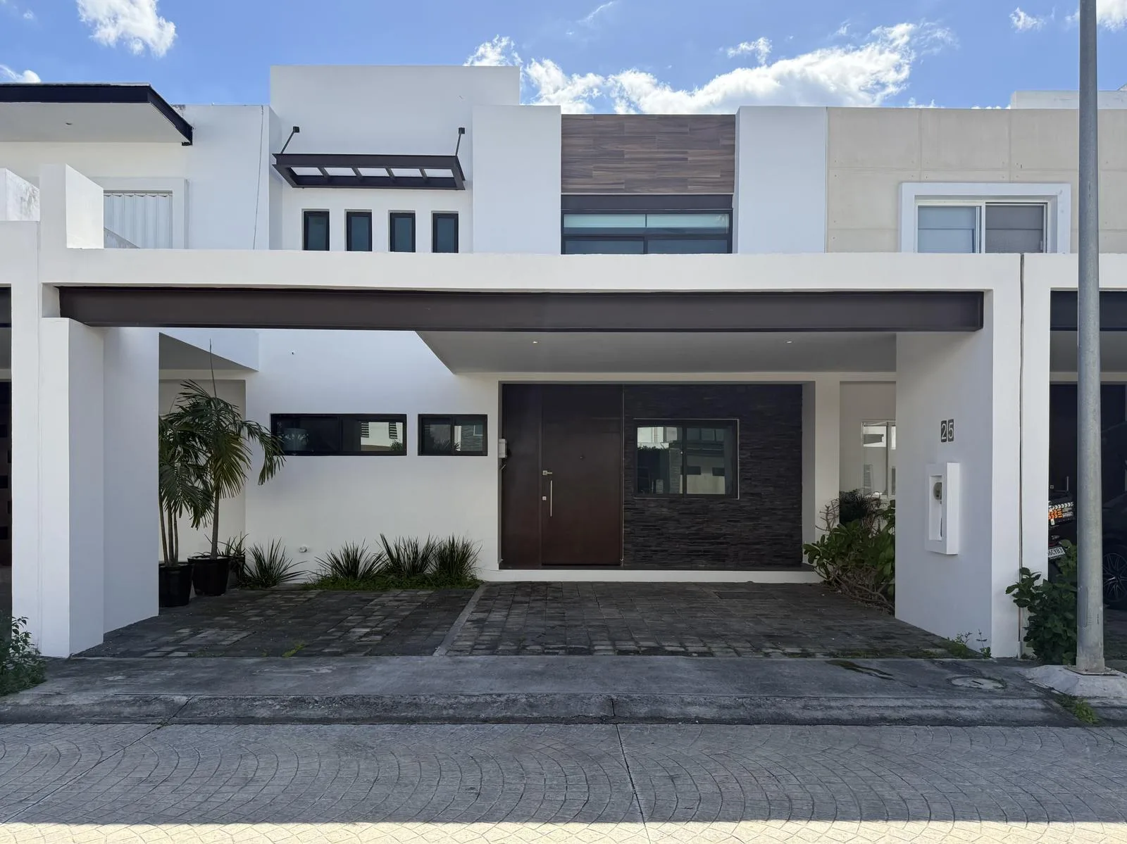 Two-Story House with 3-4 Bedrooms, Private Pool, and Terraces in Residencial Aqua, Phase 1