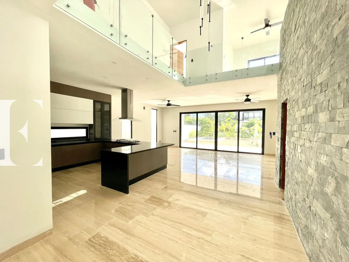 Luxury Two-Level Residence with Four Bedrooms, Private Pool, and Lake Views in Cancún’s Lagos del Sol
