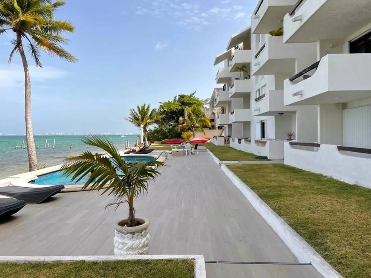3-Bedroom Oceanfront Apartment in Puerto Juárez, Cancun – Fully Furnished with Panoramic Views