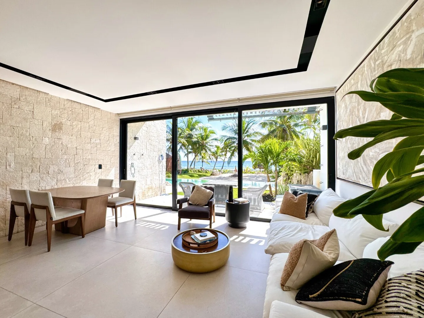 Beachfront Residence with 3 Bedrooms, Private Dock, and Lagoon Access in Puerto Aventuras