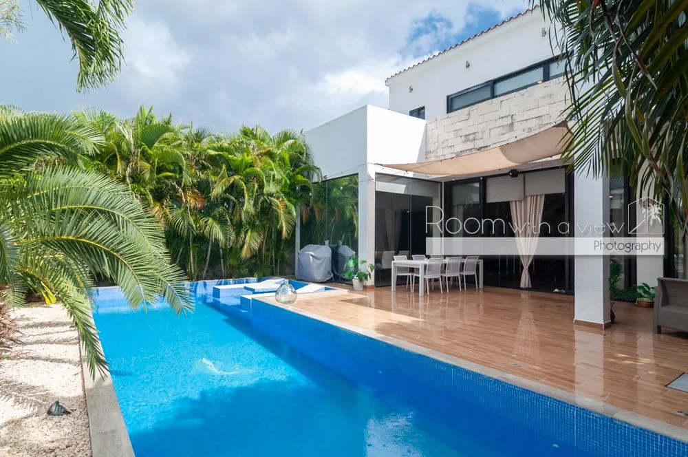 Two-Story Villa with 5 Bedrooms, Marina Views, and Private Pool in Puerto Aventuras