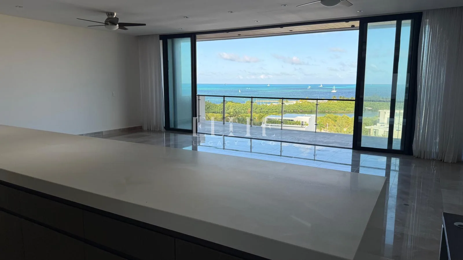 3-Bedroom Luxury Apartment with Marina Views and Private Dock in Puerto Cancún, Cancún