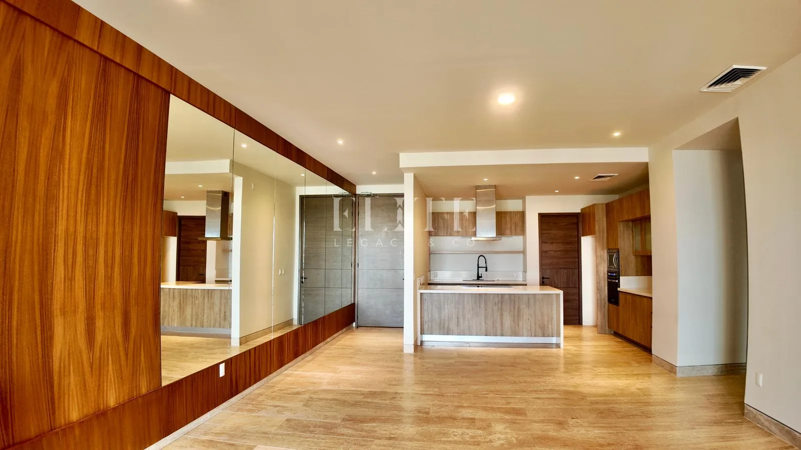 Modern 3-Bedroom Condo in Central Cancun with Rooftop Amenities and Lagoon Views