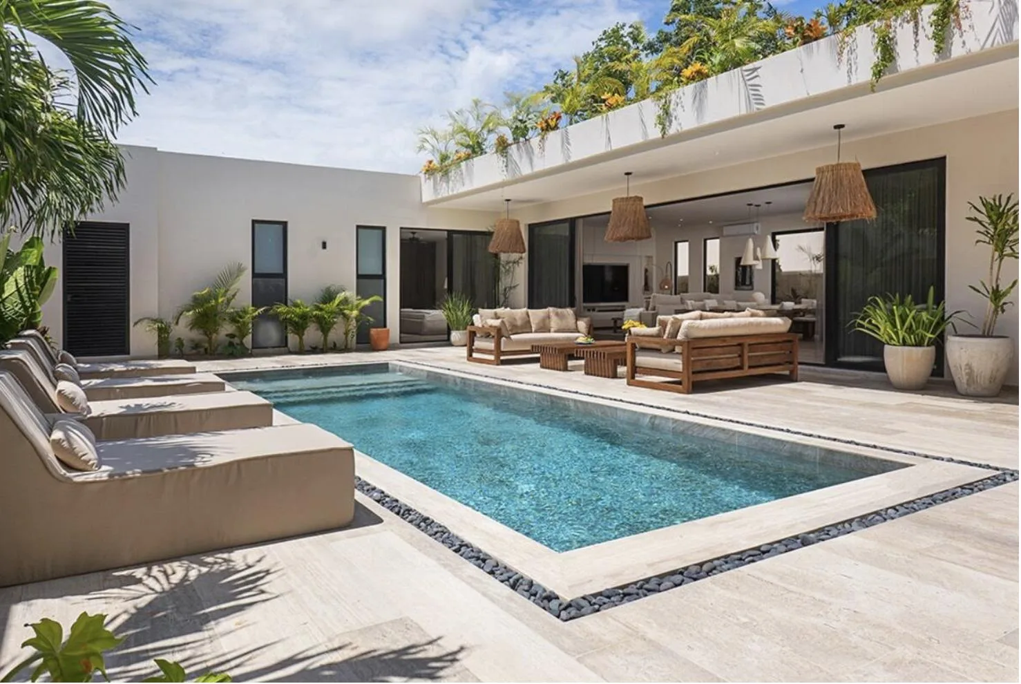 Villa with 4 Bedrooms and Private Pool in Lush Natural Setting