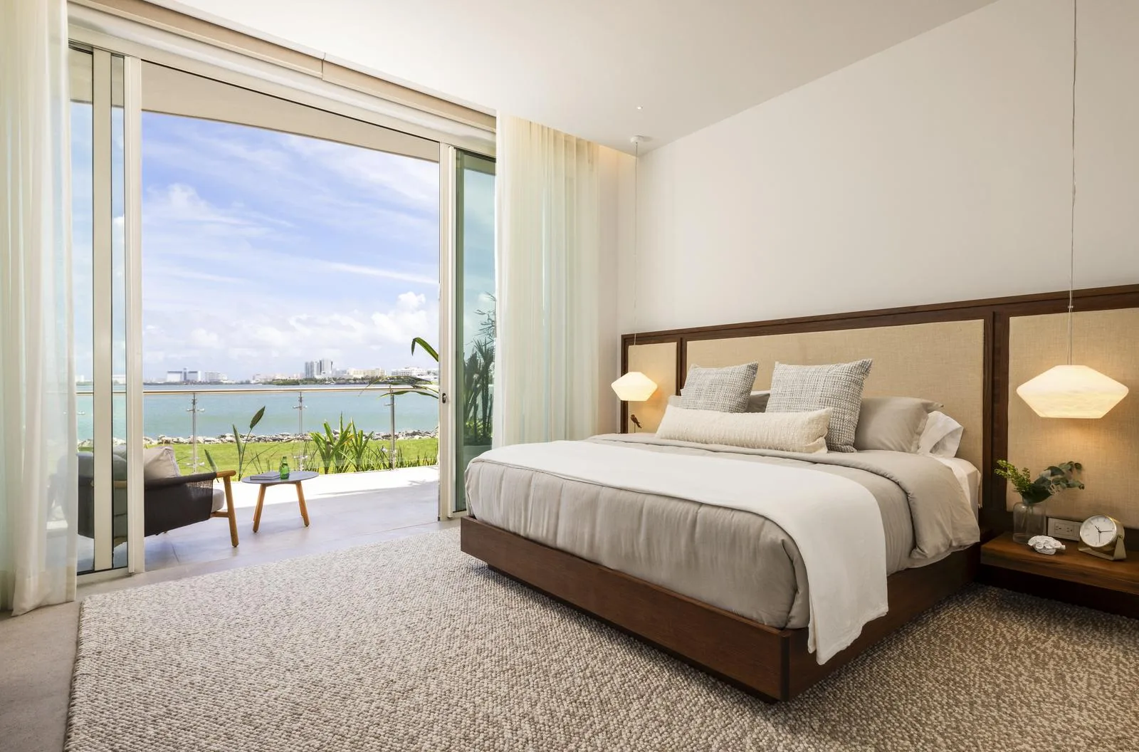 Lagoon-Front Luxury Residences with Resort Amenities in Cancún's La Isla District