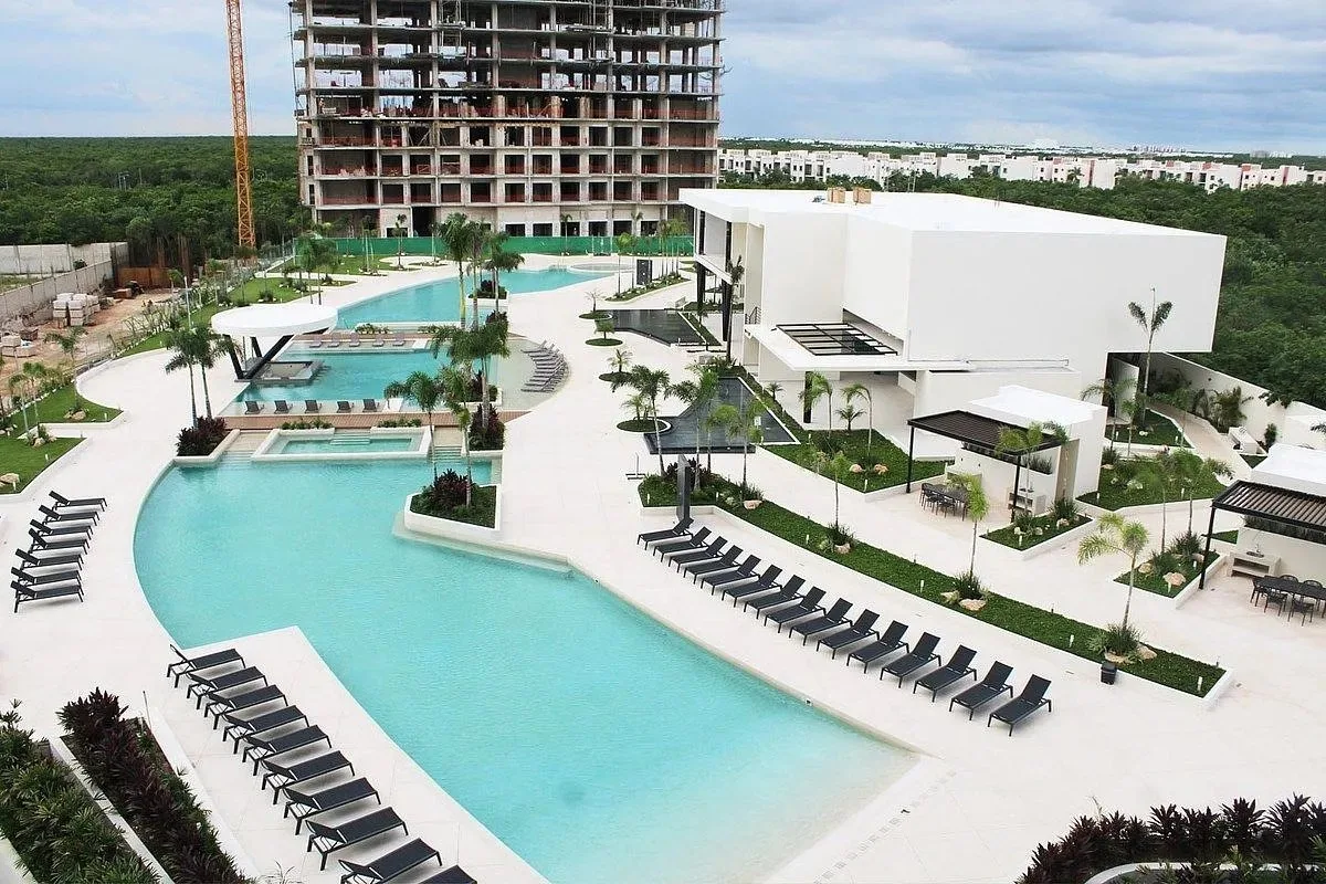 2-Bedroom Resort-Style Apartments with Extensive Amenities on Huayacán Avenue, Cancún