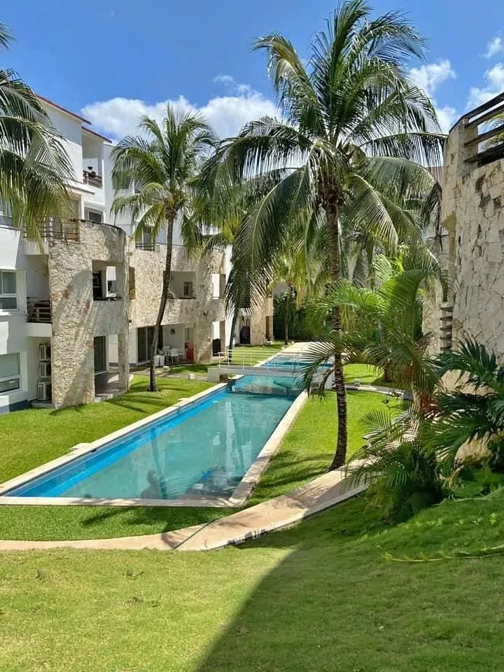 Modern 2-Bedroom Townhouse with Pool and Garden in Playacar