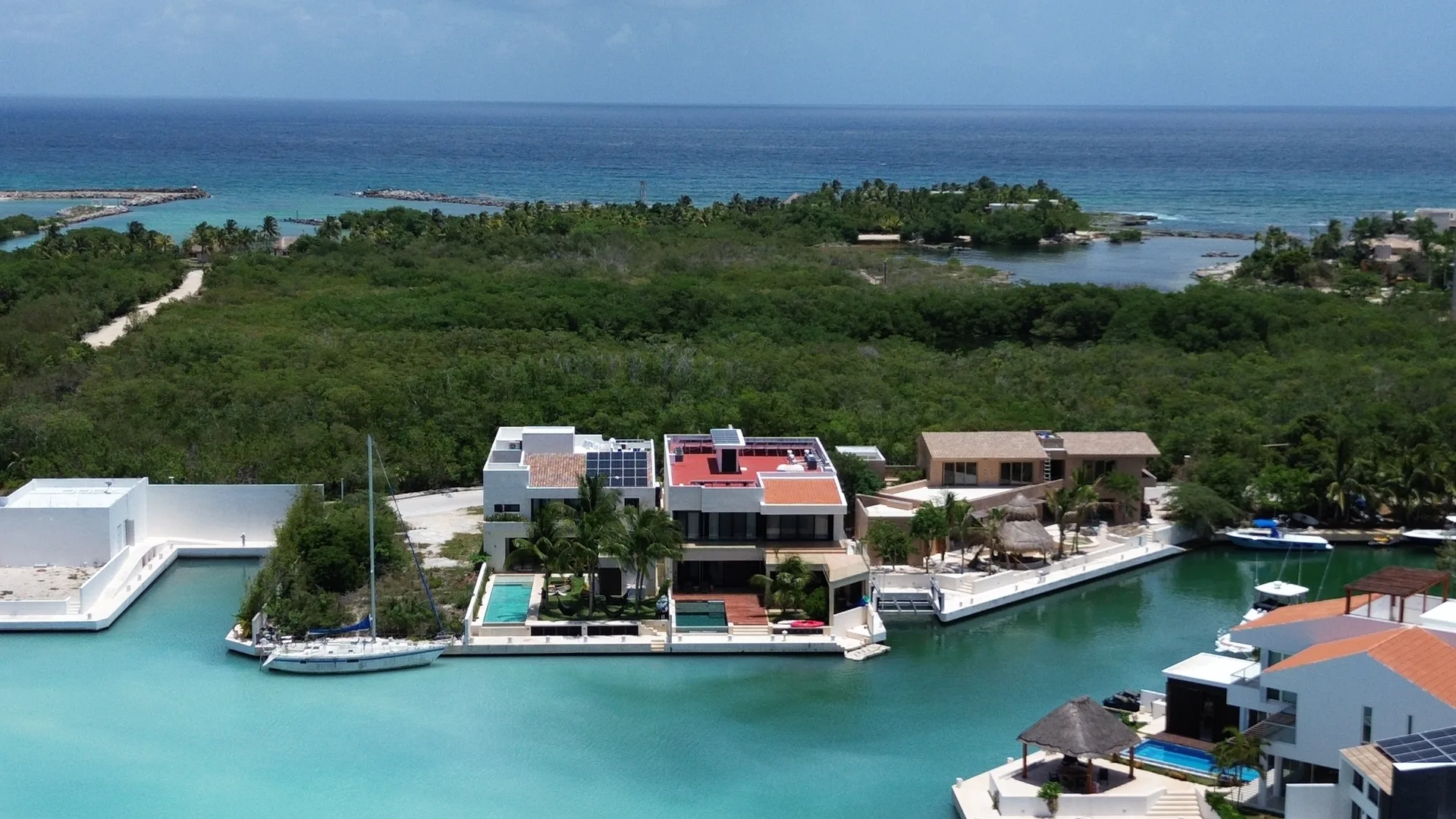 Modern Two-Story Residence with 5 Bedrooms, Private Dock, and Solar Panels in Puerto Aventuras