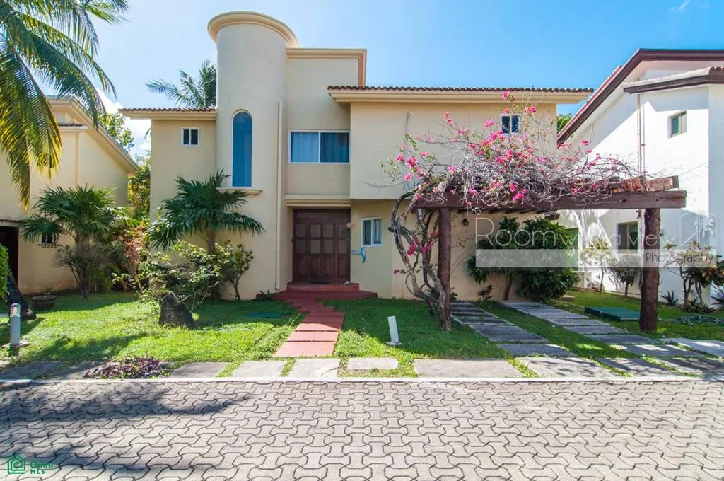 Three-Bedroom Villa Next to Golf Course in Playacar's Gated Community