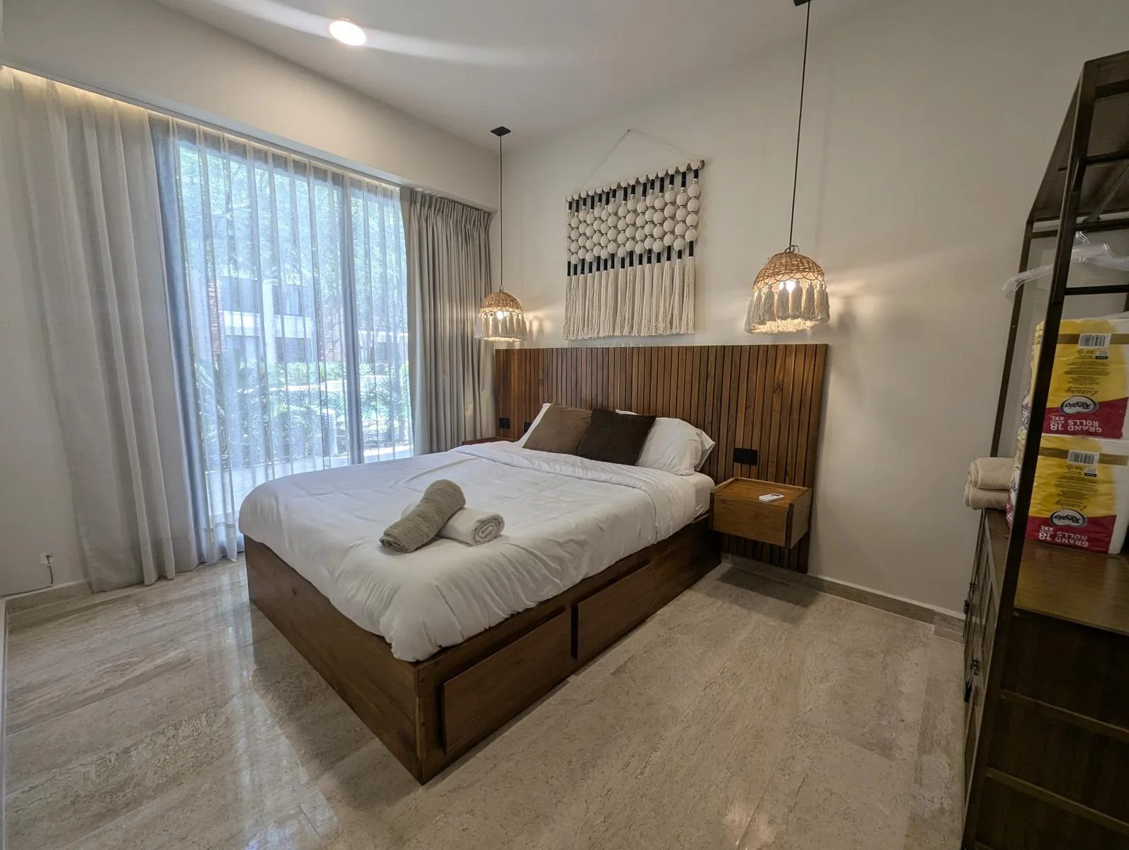 Two-Bedroom Condominium with Private Jacuzzi and Garden in La Veleta