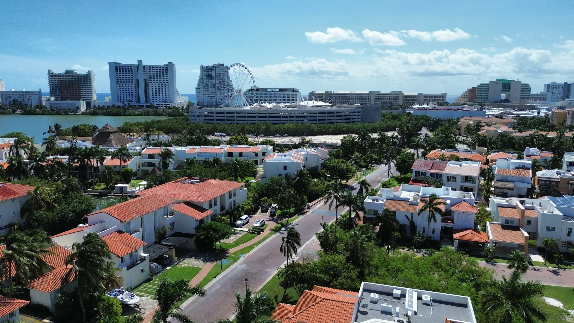 Four-Bedroom Home with Canal Access and Private Dock in Isla Dorada