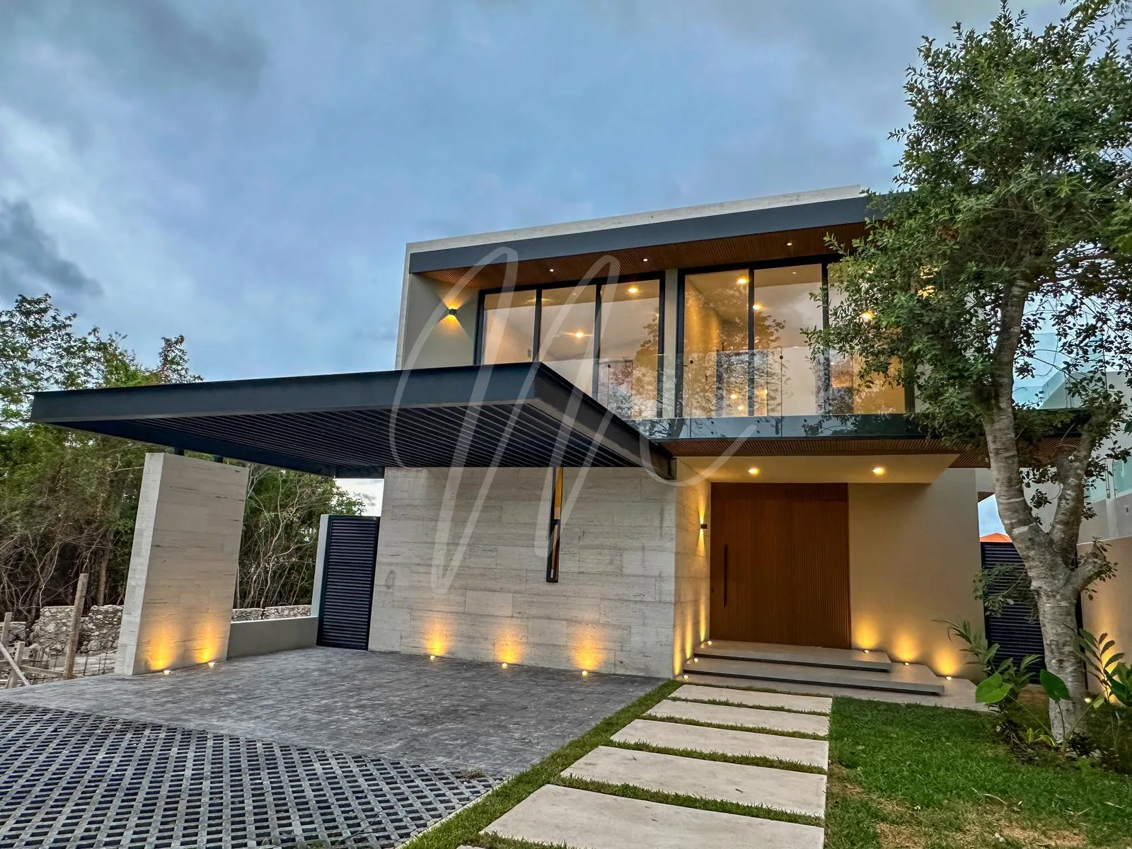 Lakefront House for Sale in Lagos Del Sol, Cancun with 4 Bedrooms and Infinity Pool