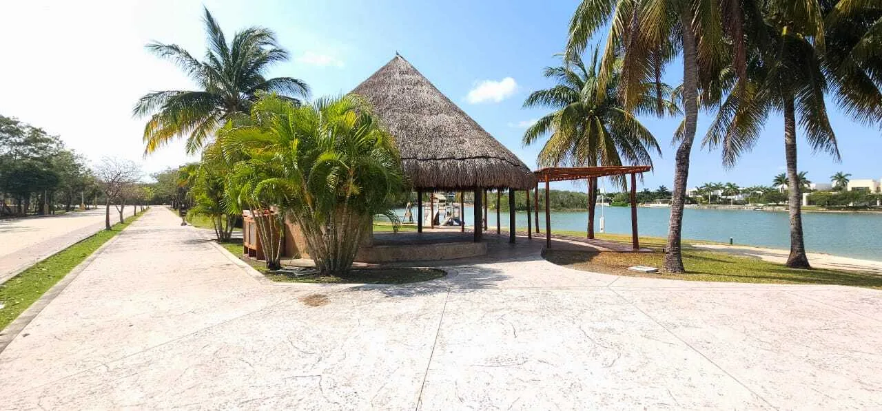 Luxurious 4-Bedroom Residence with Pool and Lagoon Views in Exclusive City Area