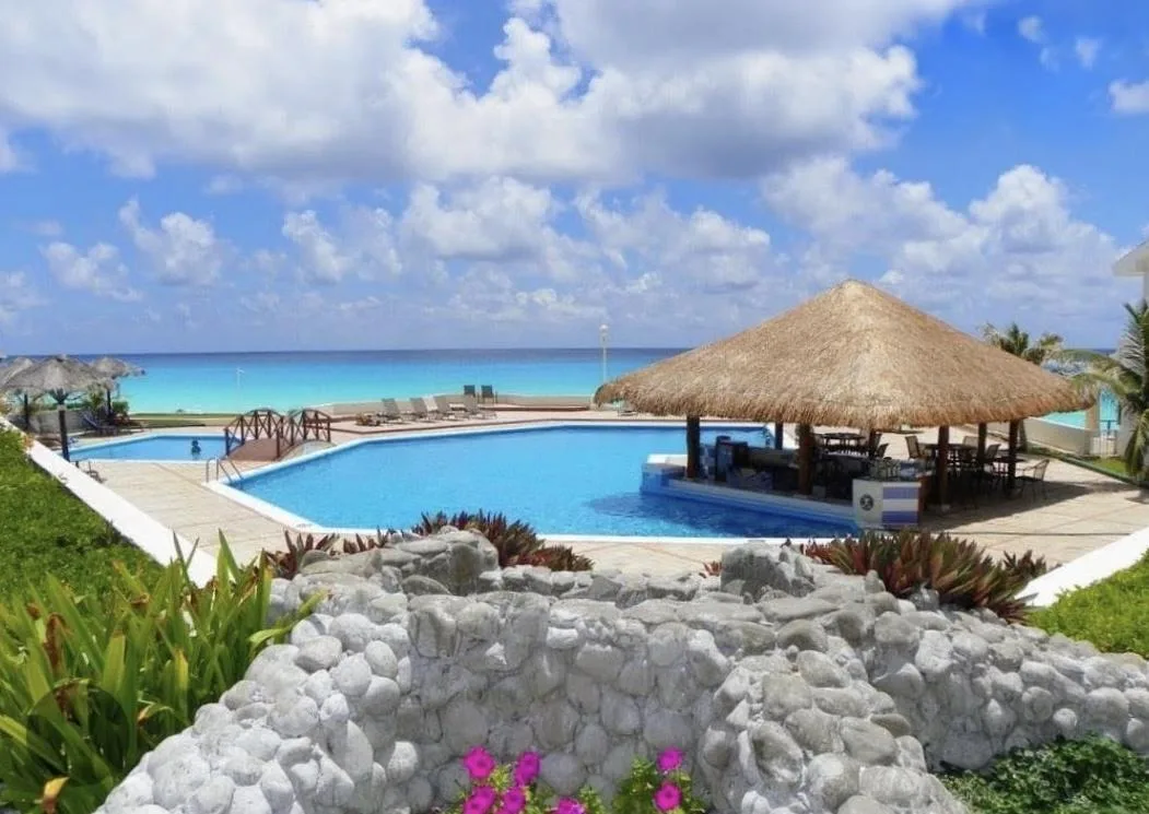 1-Bedroom Apartment with Direct Beach Access and Private Terrace Garden in Cancun Hotel Zone