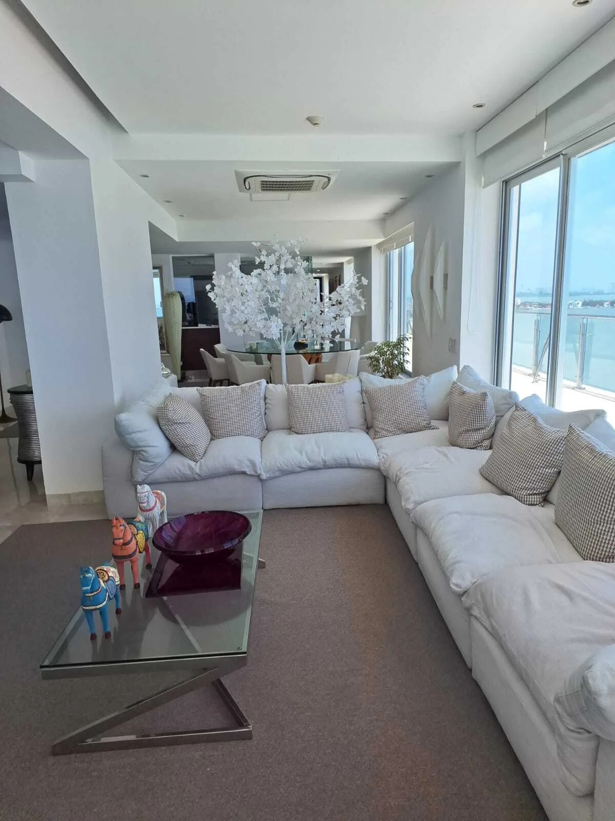 Recently Renovated Three-Bedroom Luxury Residence with Panoramic Views and Spa in City Center