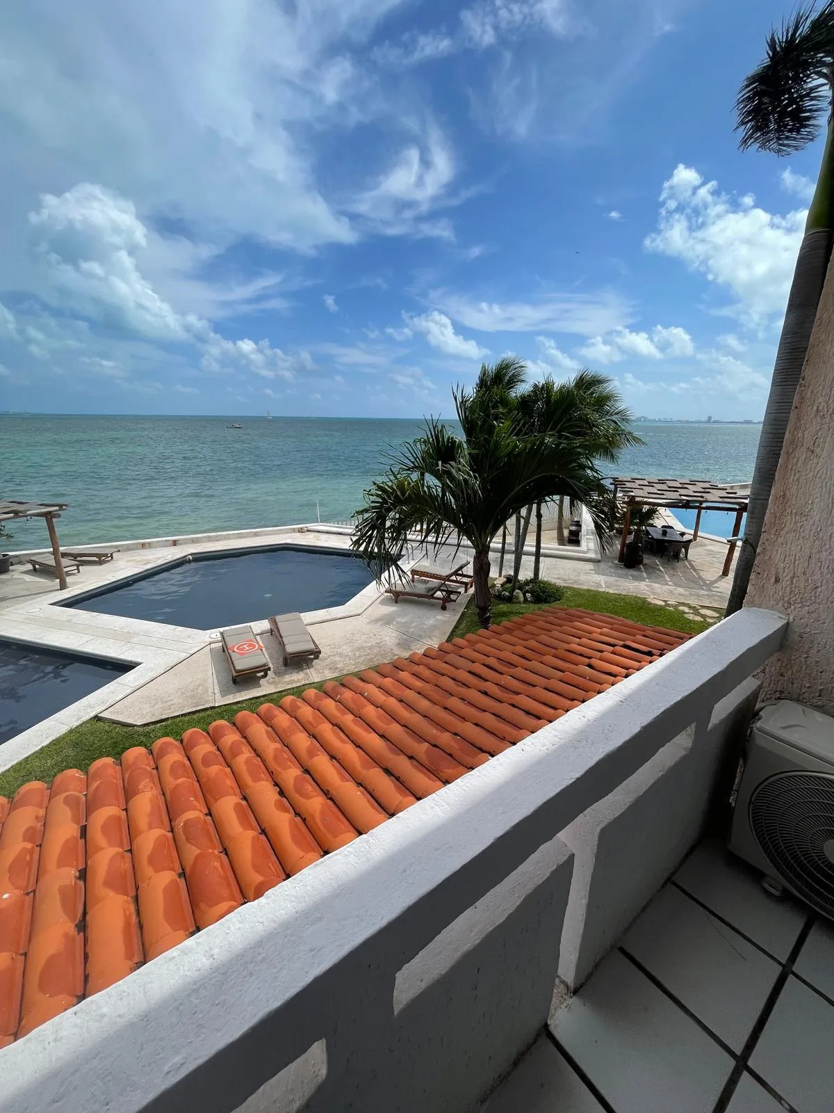 Oceanfront Condominium Villa in Cancun with Three Bedrooms and Private Beach Access