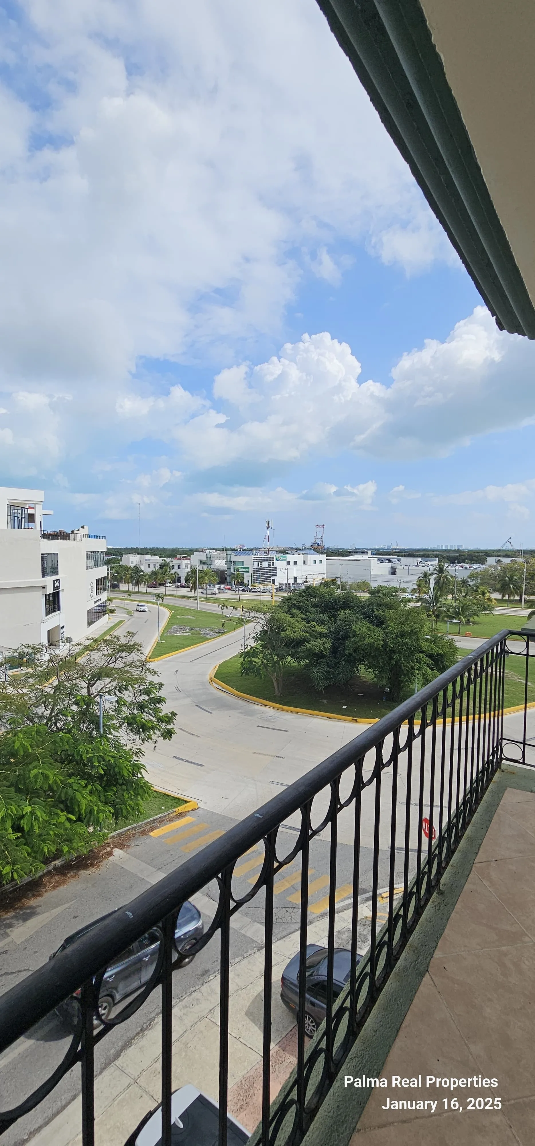 Fully Furnished 3-Bedroom Penthouse with Pool in Cancun near Beaches