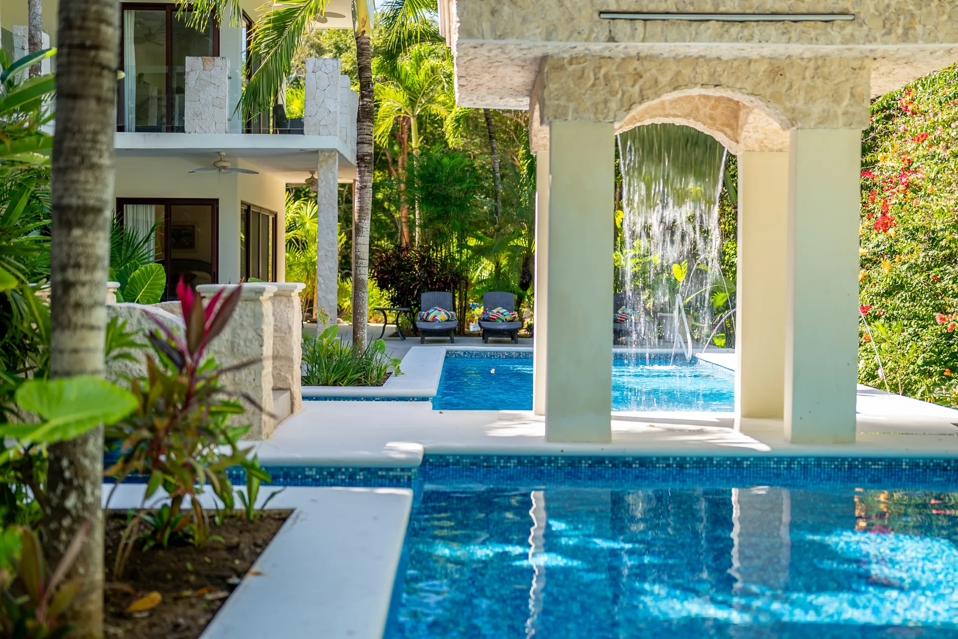 Villa with Main & Guest House on Double Lot, Featuring Pool and PGA Golf Course Views in Country Club