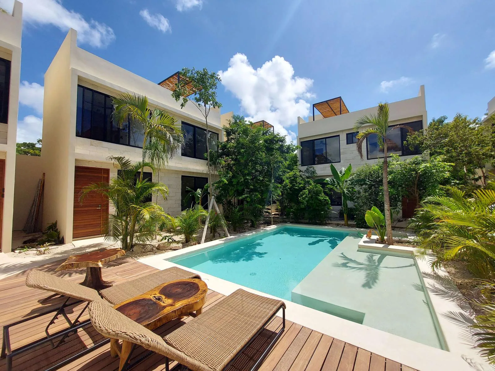 Three-Level Houses in Tulum with Swimming Pools and Gym