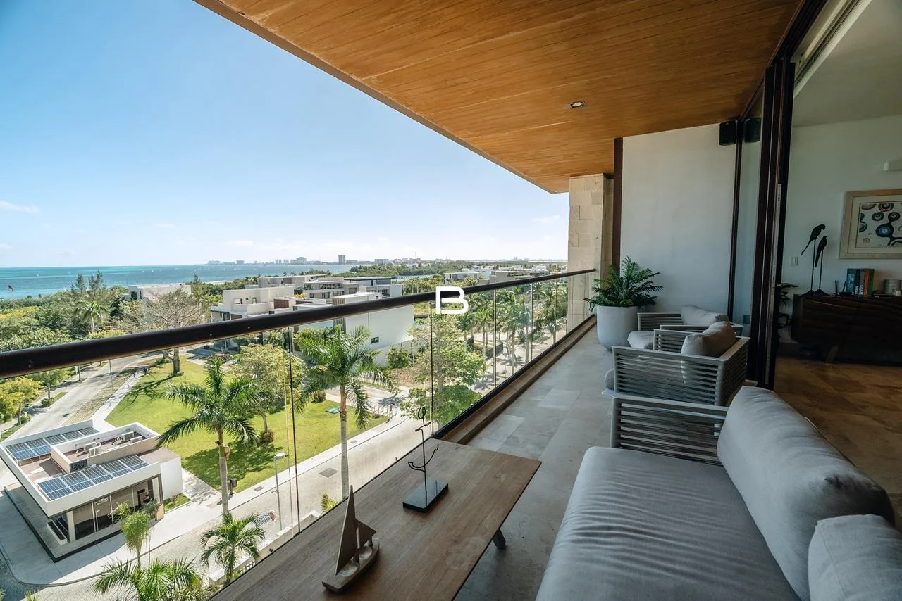 Luxurious Three-Bedroom Sea-Front Apartment in Puerto Cancún with Roof Garden and Marina Access