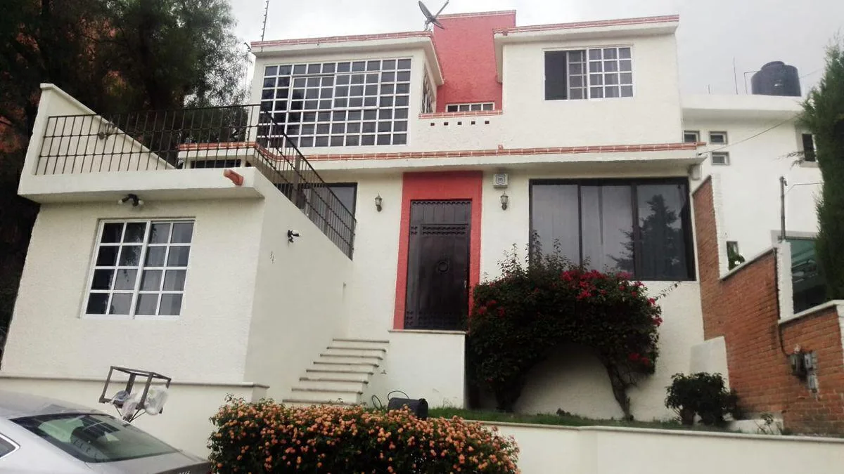 Two-Level Four-Bedroom House with Primary Suite Terrace in El Dorado, Tlalnepantla