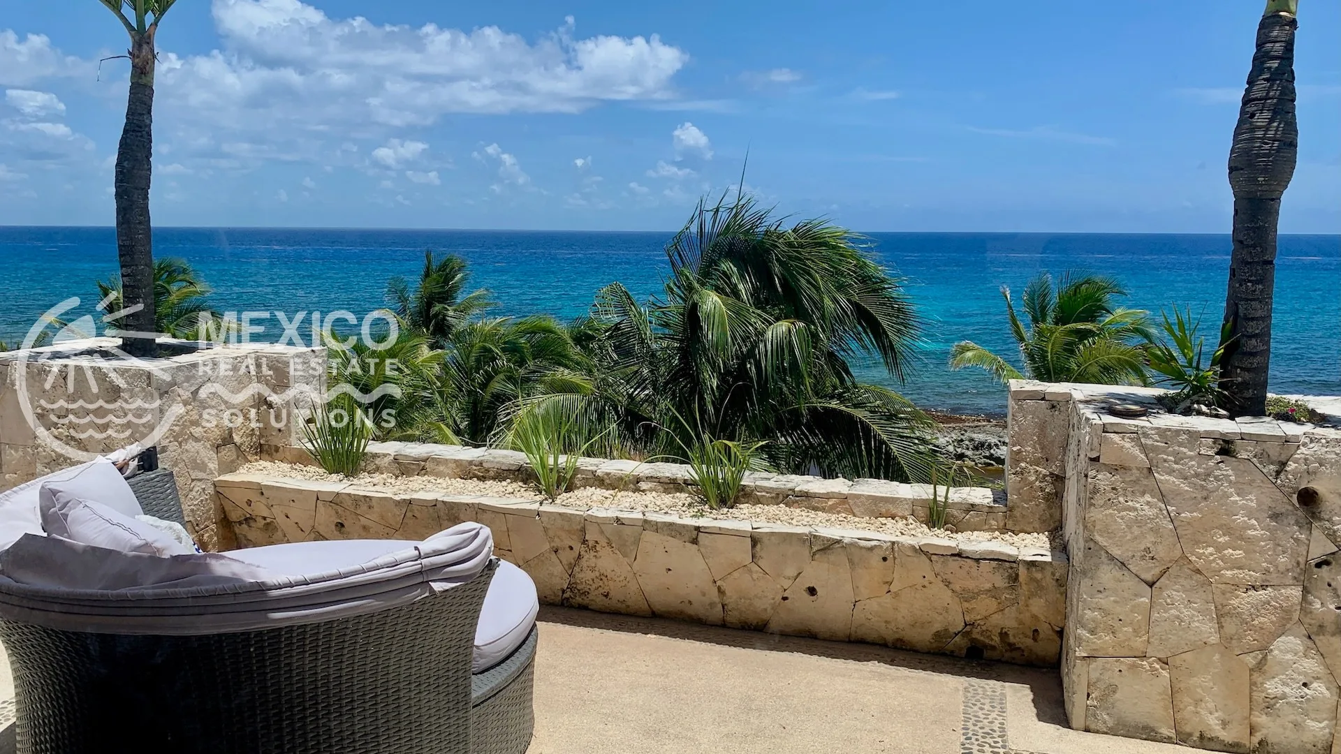 Beachfront Penthouse with Three Bedrooms and Wraparound Terrace in Puerto Aventuras