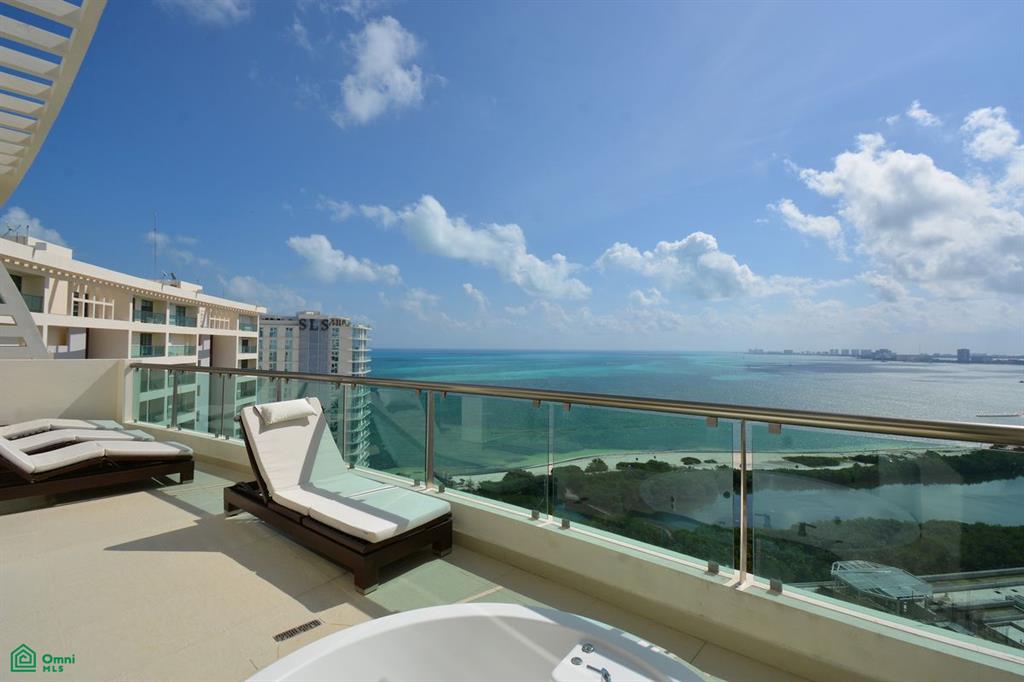 Novo Cancún Duplex Penthouse — Private Rooftop & Panoramic Caribbean Views